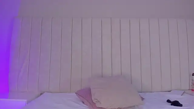 Littleolivia  online show from 02.03.25