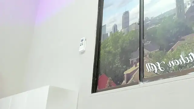 Littleolivia  online show from 02.11.25