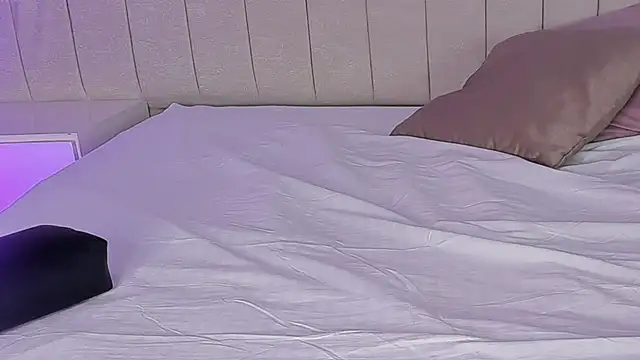 Littleolivia  online show from 02.13.25