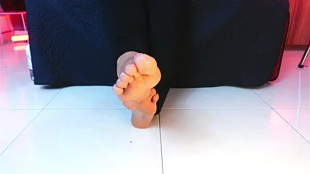 Snapshot of selena_rogue chatting on 02.02.25 selena rogue online show from 02.02.25