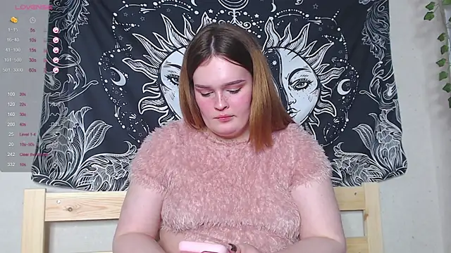 Snapshot of rozzhaos8 chatting on 12.27.24 rozzhaos8 online show from 12.27.24