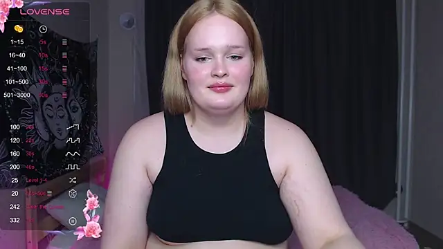 Snapshot of rozzhaos8 chatting on 02.28.25 rozzhaos8 online show from 02.28.25