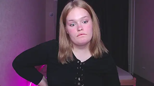 Snapshot of rozzhaos8 chatting on 03.11.25 rozzhaos8 online show from 03.11.25