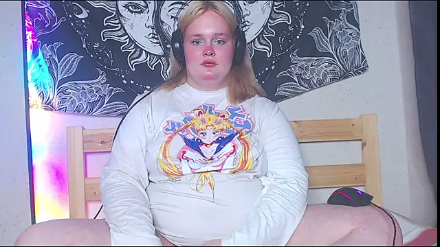 Snapshot of rozzhaos8 chatting on 09.13.25 rozzhaos8 online show from 09.13.25