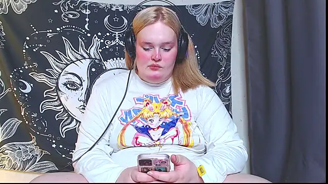 Snapshot of rozzhaos8 chatting on 09.30.25 rozzhaos8 online show from 09.30.25