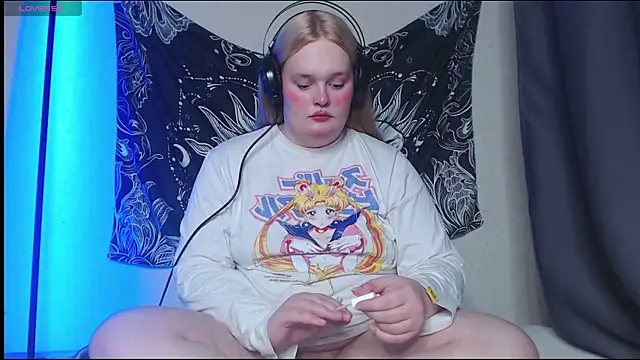 Snapshot of rozzhaos8 chatting on 11.04.25 rozzhaos8 online show from 11.04.25