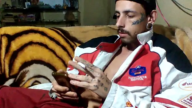 Snapshot of sellvageria chatting on 10.12.25 sellvageria online show from 10.12.25