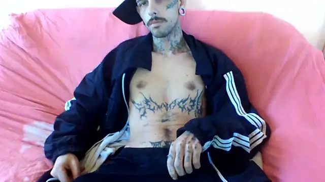 Snapshot of sellvageria chatting on 11.08.25 sellvageria online show from 11.08.25