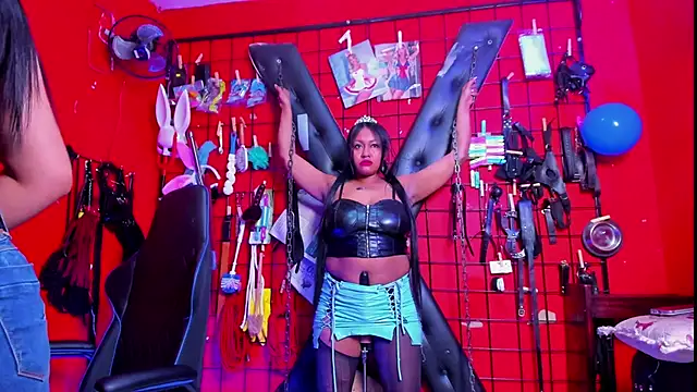 Madame pain  online show from 12.14.24
