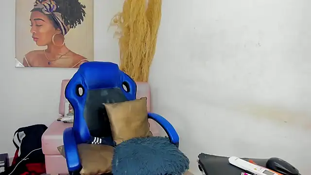 Snapshot of mia_foxts chatting on 10.15.25 mia foxts online show from 10.15.25