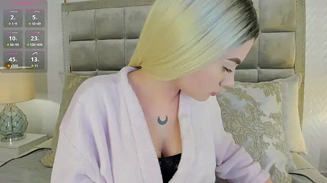 Snapshot of StacyRigel chatting on 12.19.24 StacyRigel online show from 12.19.24