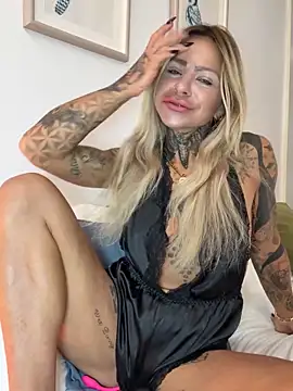 Divina X  online show from 10.31.25