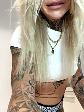 Divina X  online show from 12.22.25