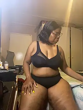 Nomthie online show from 10.31.25