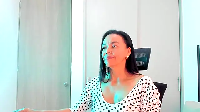 Evawalker  online show from 09.28.25