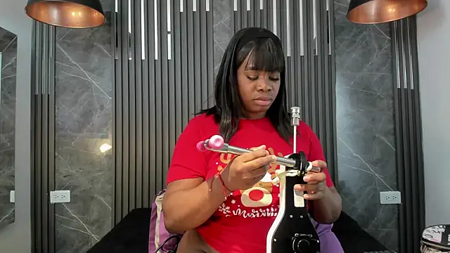 SaraiEvans online show from 12.14.25