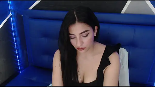 cherry modelx  online show from 10.11.25