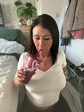 Snapshot of Naughtynanny75 chatting on 12.10.24 Naughtynanny75 online show from 12.10.24