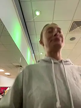 Snapshot of Pollypearson chatting on 01.21.25 Pollypearson online show from 01.21.25