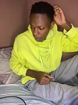 Snapshot of fireboyafrica chatting on 10.13.25 fireboyafrica online show from 10.13.25