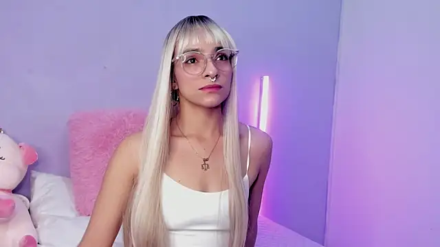 Snapshot of Scarlet_Red_ chatting on 01.24.25 Scarlet Red online show from 01.24.25