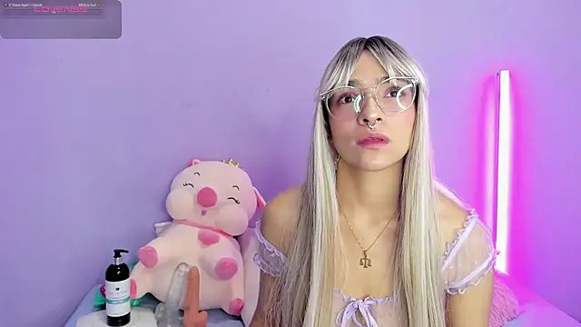 Snapshot of Scarlet_Red_ chatting on 01.27.25 Scarlet Red online show from 01.27.25