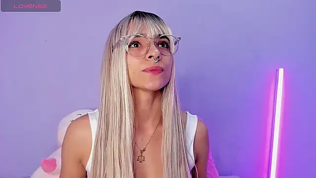 Snapshot of Scarlet_Red_ chatting on 02.01.25 Scarlet Red online show from 02.01.25