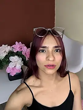 Snapshot of Scarlet_Red_ chatting on 10.07.25 Scarlet Red online show from 10.07.25