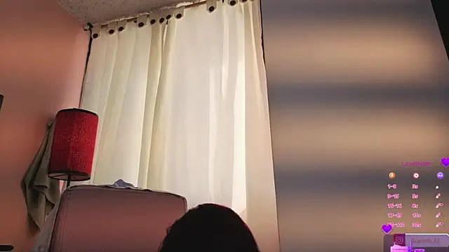 Snapshot of Scarlet_Red_ chatting on 10.11.25 Scarlet Red online show from 10.11.25