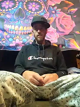 Snapshot of 5g4ever chatting on 10.31.25 5g4ever online show from 10.31.25