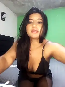 Snapshot of yuliparis chatting on 09.30.25 yuliparis online show from 09.30.25