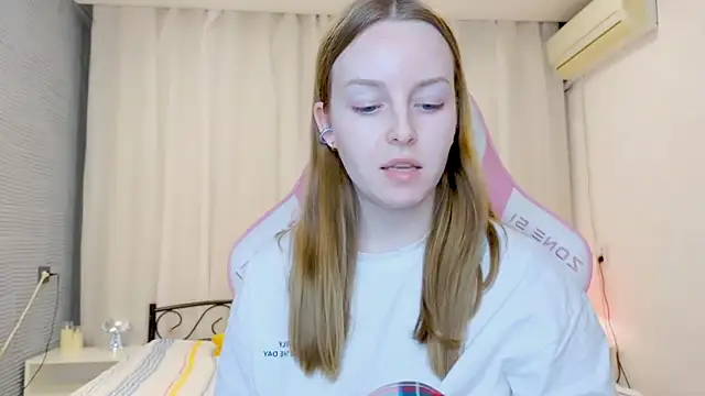 Snapshot of Wild__flowers chatting on 10.18.25 Wild flowers online show from 10.18.25