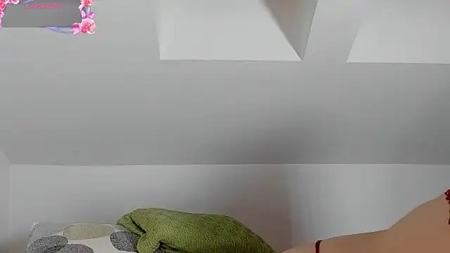 Snapshot of laurasommer chatting on 02.08.25 laurasommer online show from 02.08.25