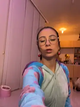 Snapshot of juanasnz99 chatting on 12.25.24 juanasnz99 online show from 12.25.24