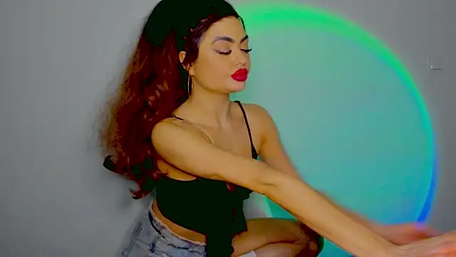 Snapshot of aishahottie chatting on 12.12.24 aishahottie online show from 12.12.24