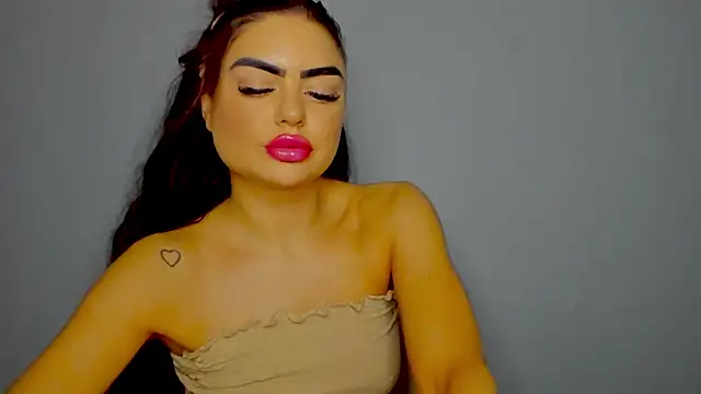 Snapshot of aishahottie chatting on 12.18.24 aishahottie online show from 12.18.24