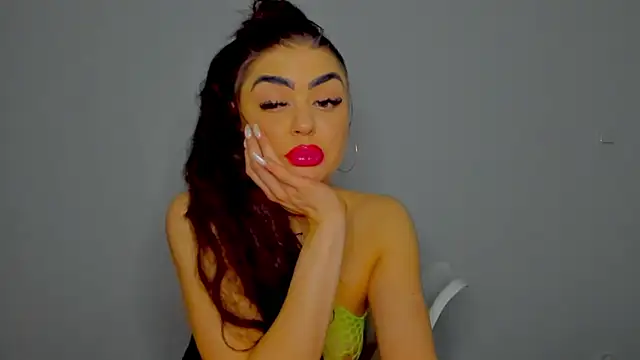 Snapshot of aishahottie chatting on 01.04.25 aishahottie online show from 01.04.25