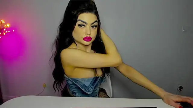 Snapshot of aishahottie chatting on 01.29.25 aishahottie online show from 01.29.25