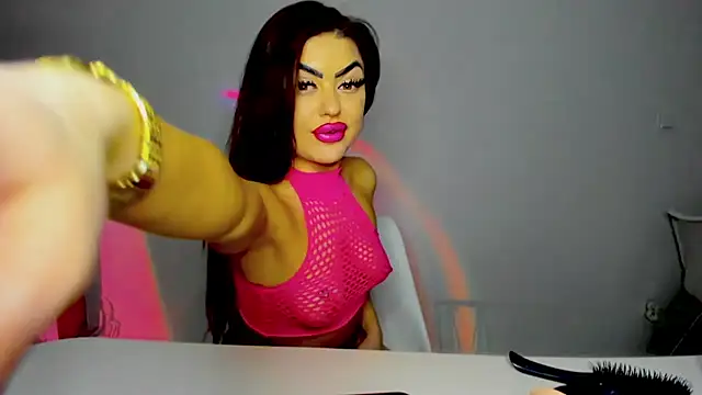 Snapshot of aishahottie chatting on 03.14.25 aishahottie online show from 03.14.25