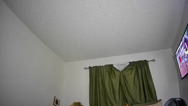 Snapshot of JooveyRose chatting on 10.02.25 JooveyRose online show from 10.02.25