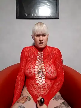 poussichienne online show from 10.28.25