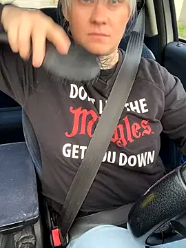 poussichienne online show from 12.17.25