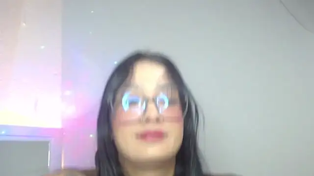 Snapshot of mariiana-diaz chatting on 06.02.26 mariiana-diaz online show from 06.02.26