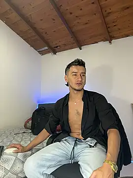 Snapshot of Kevin_Torres chatting on 02.19.26 Kevin Torres online show from 02.19.26