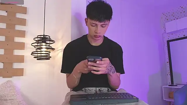 Snapshot of Steev_Novoa chatting on 03.19.25 Steev Novoa online show from 03.19.25