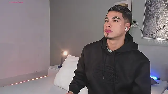 Snapshot of Ken-boy_ chatting on 09.26.25 Ken-boy online show from 09.26.25