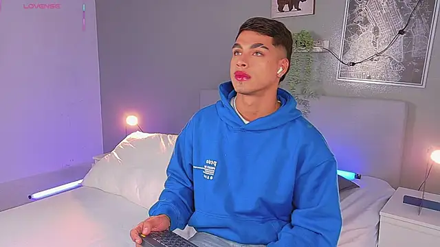 Snapshot of Ken-boy_ chatting on 10.01.25 Ken-boy online show from 10.01.25