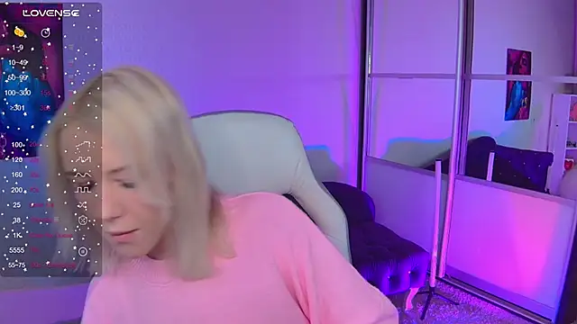 Snapshot of Selenatrend chatting on 10.03.25 Selenatrend online show from 10.03.25