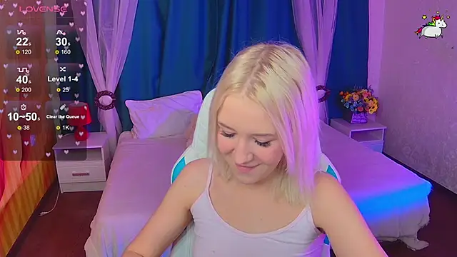 Snapshot of Selenatrend chatting on 10.04.25 Selenatrend online show from 10.04.25