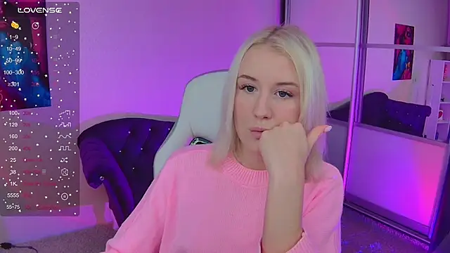 Snapshot of Selenatrend chatting on 10.07.25 Selenatrend online show from 10.07.25